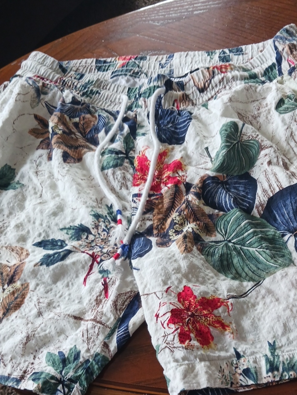 White Floral Drawstring Women’s Shortsl
